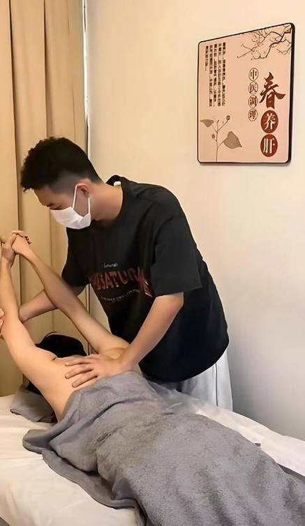 职场官场少妇人妻的相关介绍