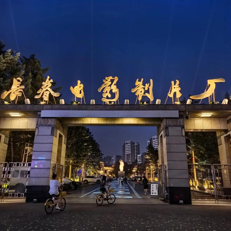 欧美夜恋影院夜恋秀场：深夜浪漫剧场与私密情侣互动体验精选