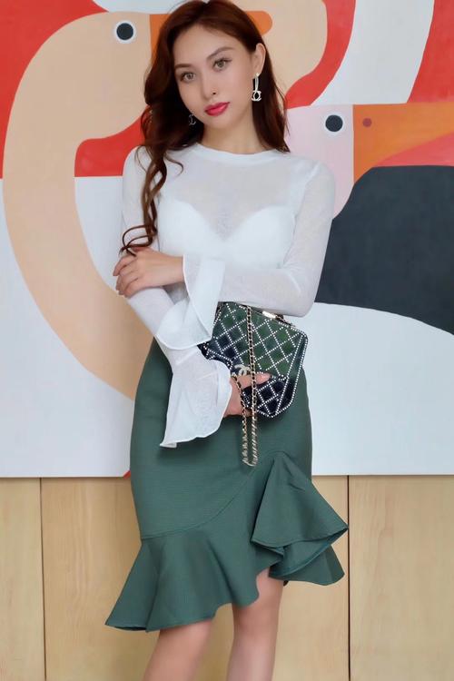 诱人女秘书的相关介绍