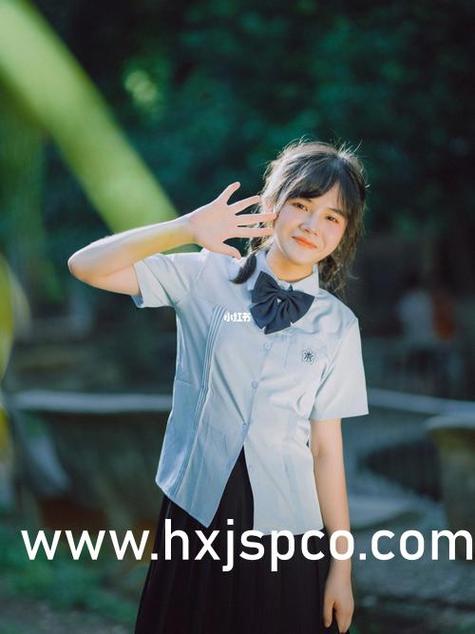 根据“啪啪老师”生成一个SEO标题，包含3个长尾关键词：

**啪啪老师课程推荐：零基础学配音与有声书录制技巧，快速提升声音魅力**